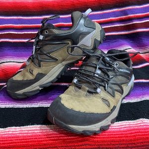 Women’s size 8.5 Merrell dark olive shoe